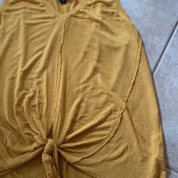 Front Tie Mustang Yellow Tank - Picture 3 of 3